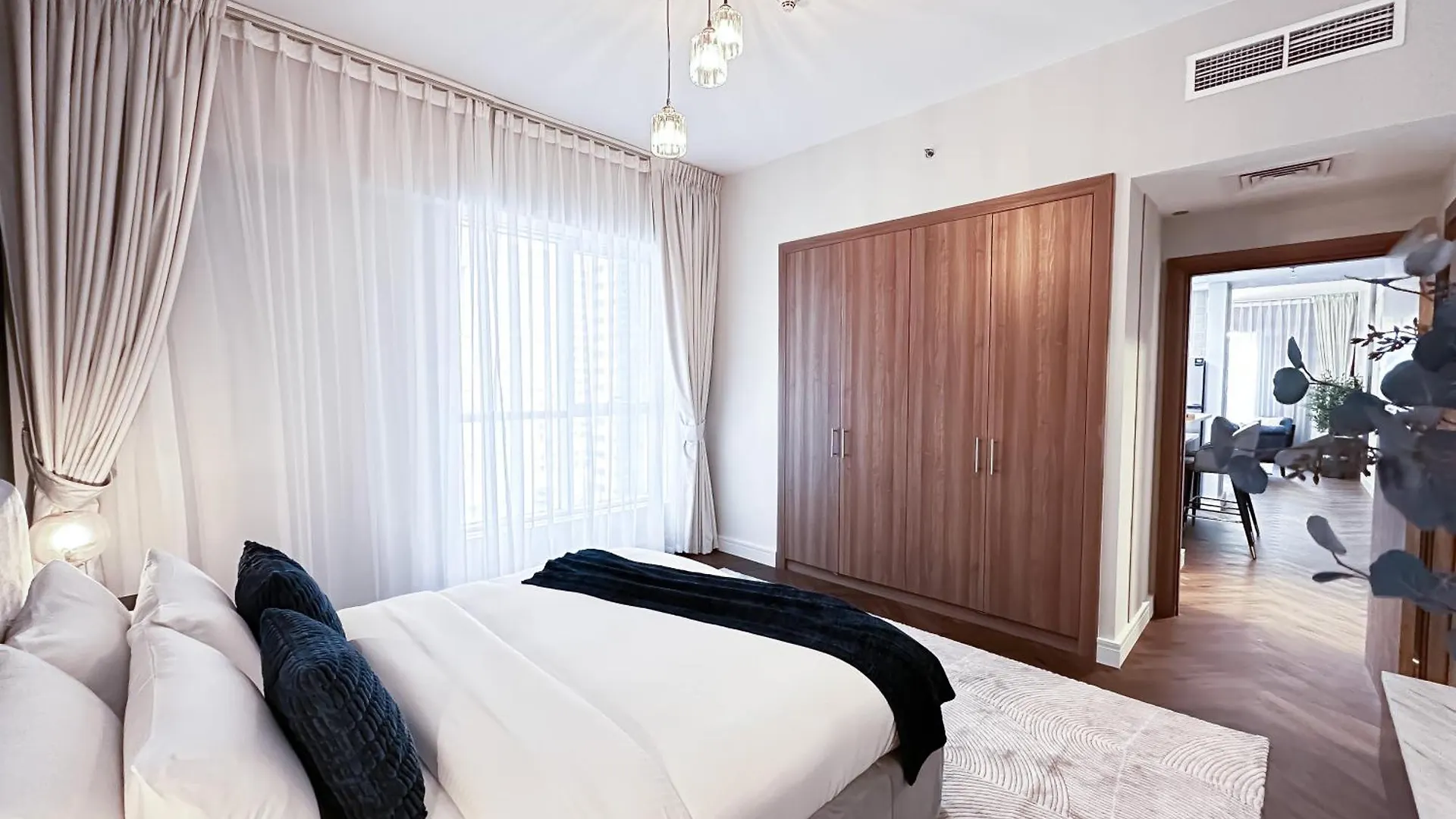 Apartment Trophy Starlight Suites Lux Upgraded 1Br In Marina Dubai United Arab Emirates